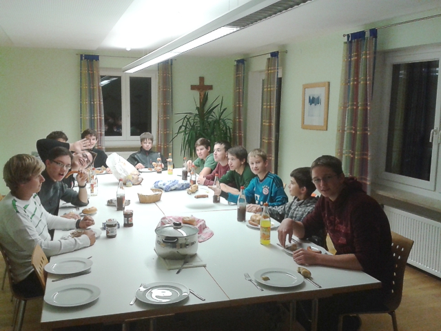 Beim Abendessen in Staadorf
